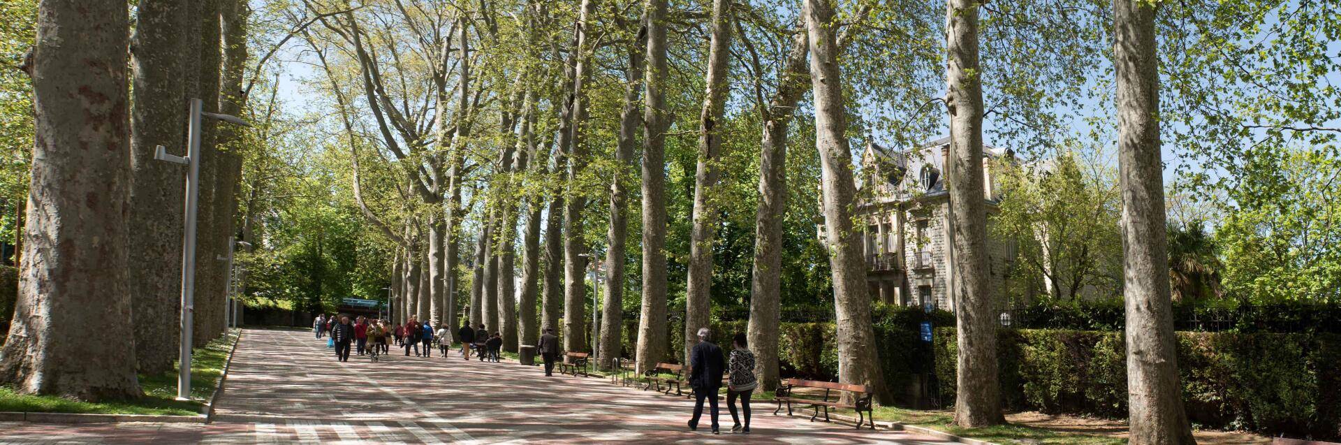 Paseo de la Senda (Senda Promenade)