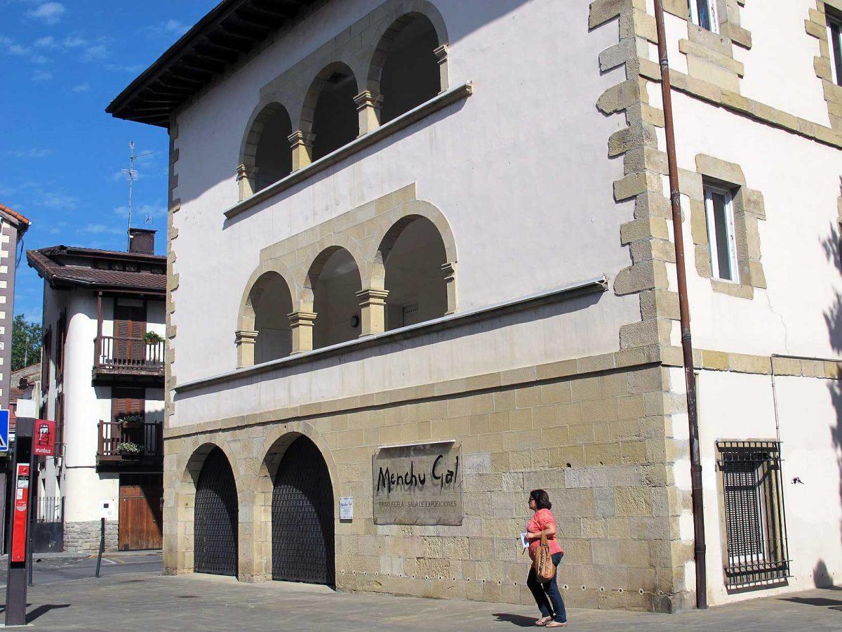 Galeria Menchu Gal. Palacio Sancho de Urdanibia