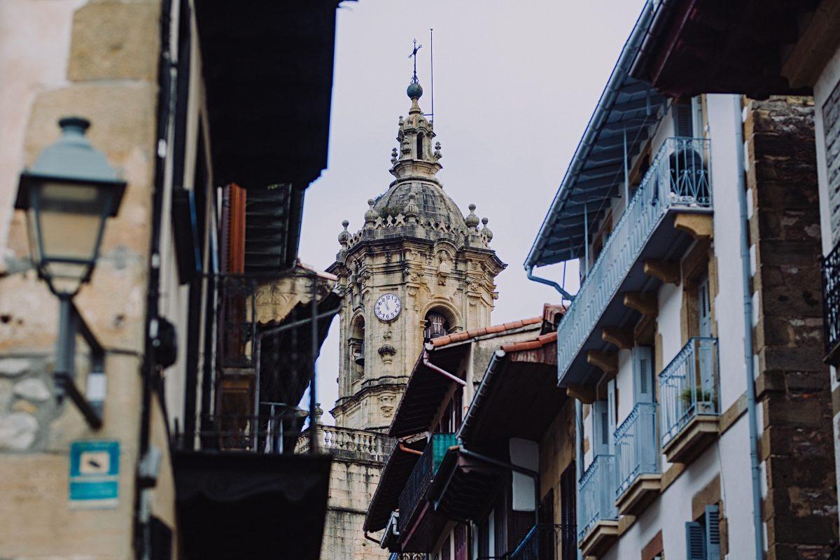 Iglesia de Nuestra Señora de la Asunción y el Manzano. Hondarribia