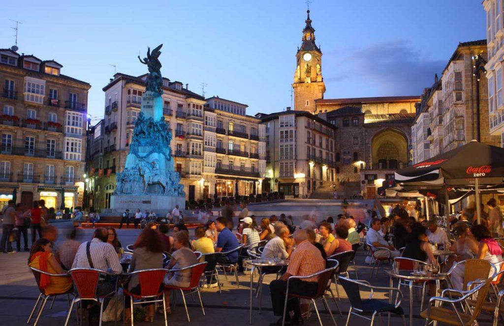 Plaza de la Virgen Blanca Destinos Euskadi